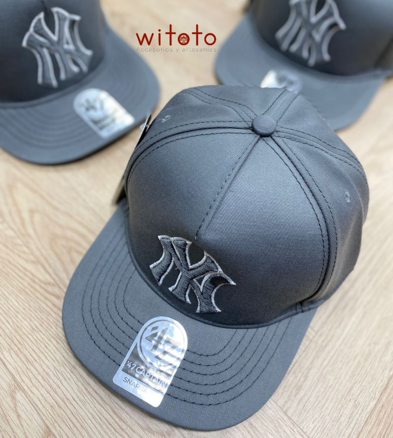 GORRA PLANA YANKEES GRIS